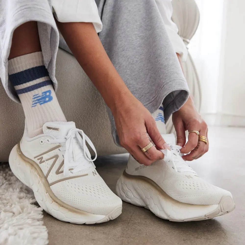 BUTYBIEGOWE|AKTYWNOSE|BIEGANIE*New Balance BUTYBIEGOWE|AKTYWNOSE|BIEGANIE Buty damskie Fresh Foam More v4 WMORCW4 – białe