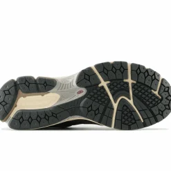 New Balance Buty męskie M2002RLY – brązowe