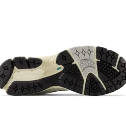 New Balance Buty męskie M2002RVD – białe