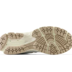 New Balance Buty unisex M2002RVF – białe