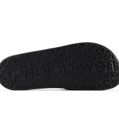 New Balance Klapki SUF50URB – czarne