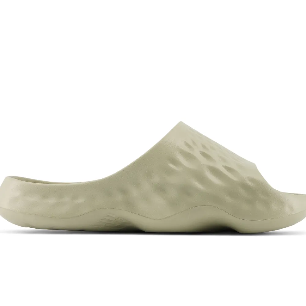 New Balance Klapki unisex SUFHUPC3 – beżowe