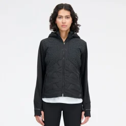 ODZIEZ BIEGOWA|BIEGANIE*New Balance ODZIEZ BIEGOWA|BIEGANIE Kurtka damska WJ33256BK – czarna