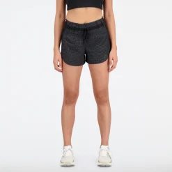 ODZIEZ BIEGOWA|BIEGANIE*New Balance ODZIEZ BIEGOWA|BIEGANIE Spodenki damskie WS31255BK – czarne