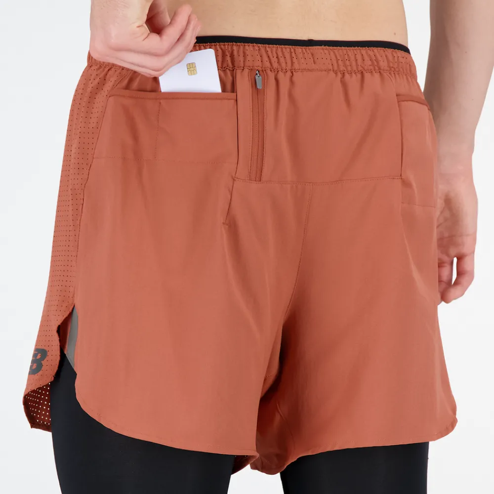 ODZIEZ BIEGOWA|BIEGANIE*New Balance ODZIEZ BIEGOWA|BIEGANIE Spodenki męskie MS23282MHY – brązowe